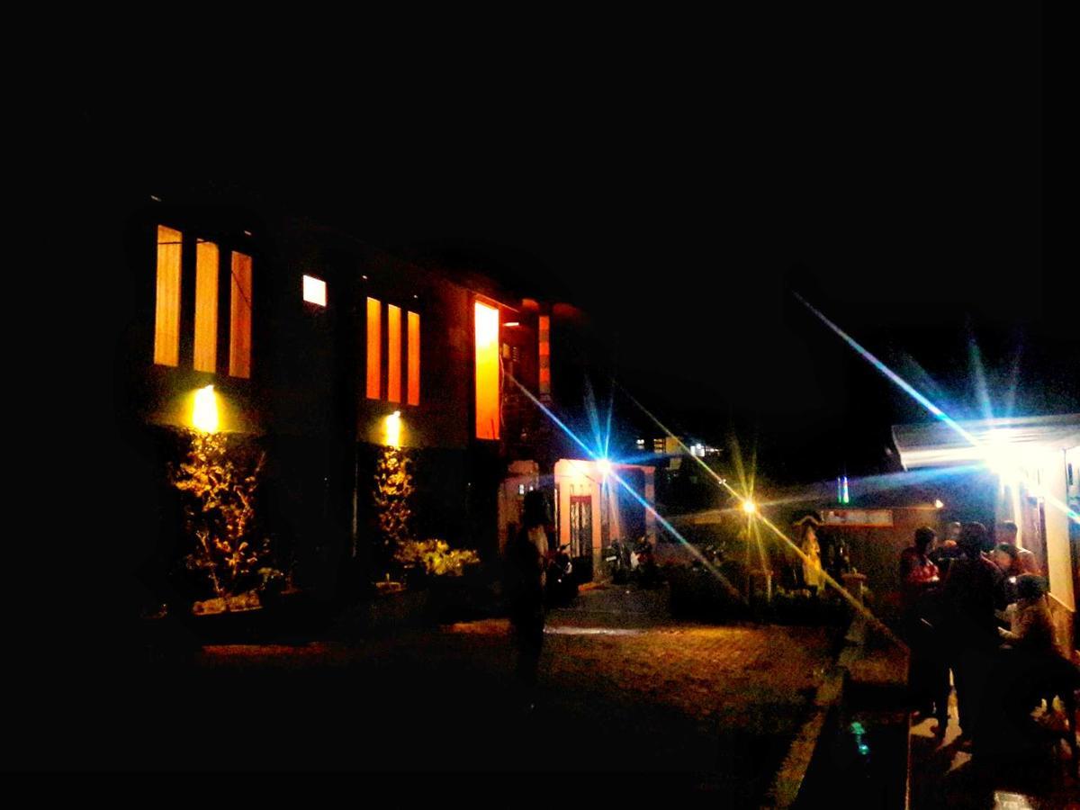 Bromo Otix Guest House Esterno foto