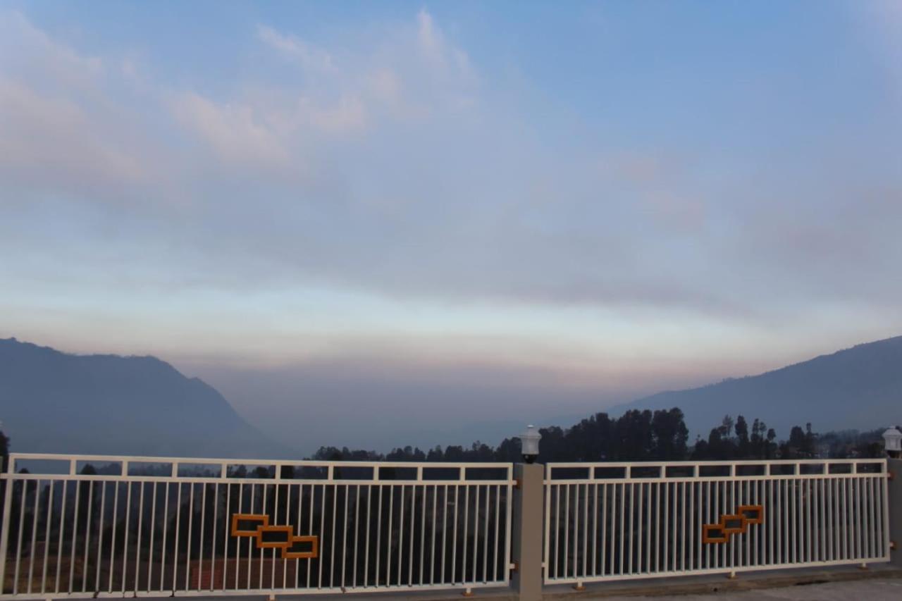 Bromo Otix Guest House Esterno foto