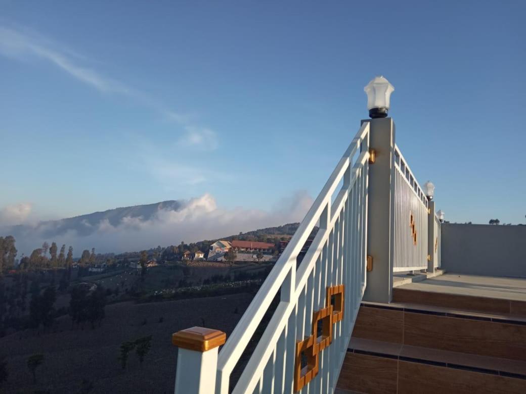 Bromo Otix Guest House Esterno foto
